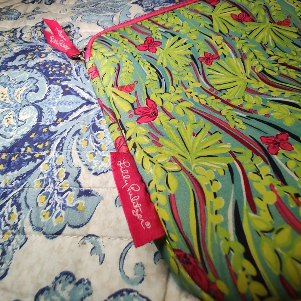 Lily Pulitzer Pink & Green Floral Print Foam Padded iPad Cover Zip Closure - Picture 2 of 9